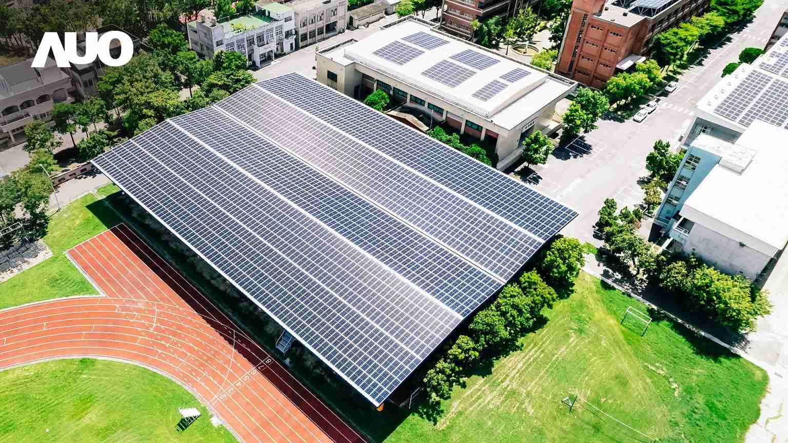 28国际SunSteel光电整合型浪板具备快速安装、、轻量化优势，，，，可提升15%发电效能，，，，通过国际IEC与台湾VPC认证安全、、防漏、、、、耐候标准